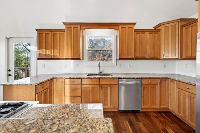 Building Photo - Asheville Rental-Beverly Hills Area