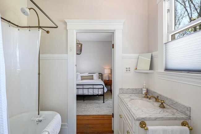 Building Photo - 131 N Main St