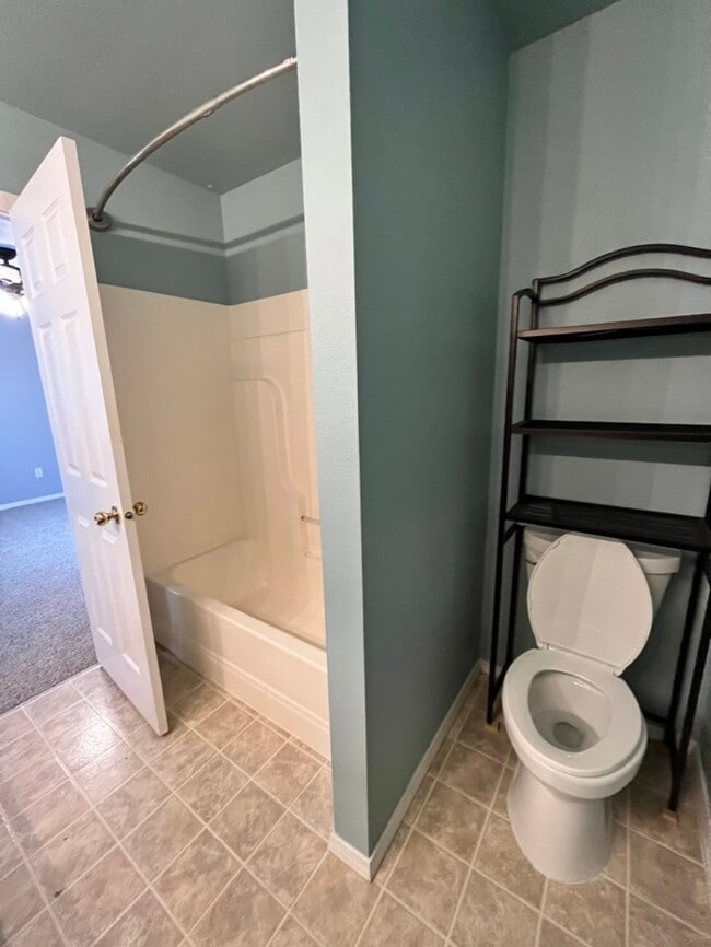 Building Photo - 950 Gregory Ln