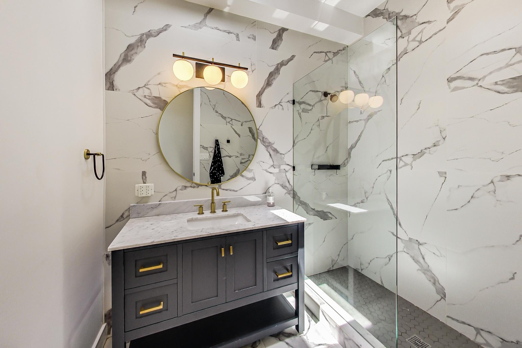 Building Photo - 25 U St NE