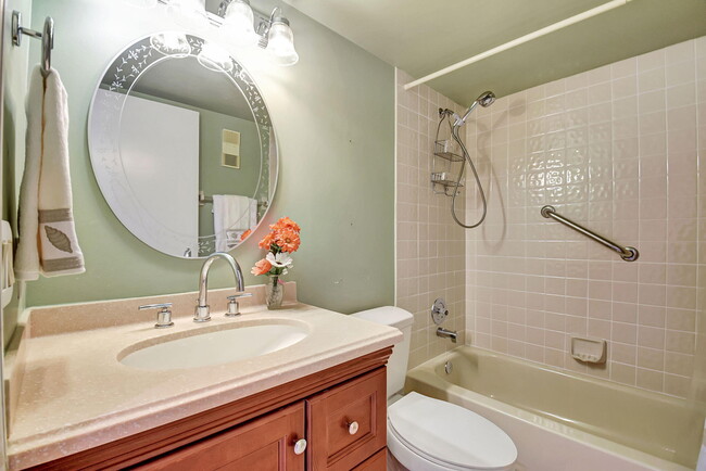 Building Photo - 6025 Parkwalk Dr