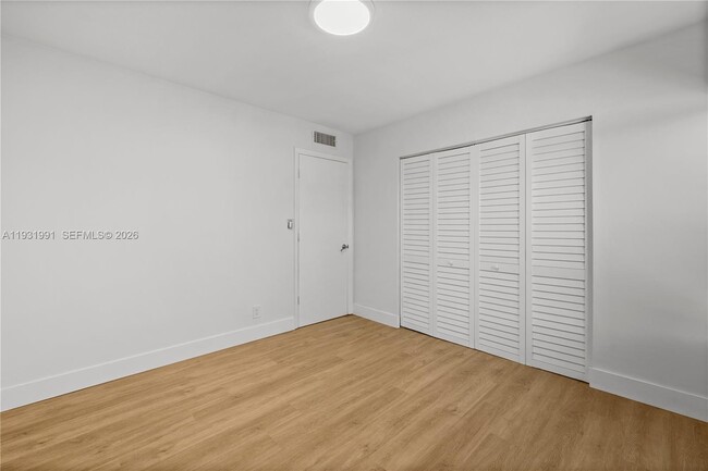 Building Photo - 455 S Pine Island Rd