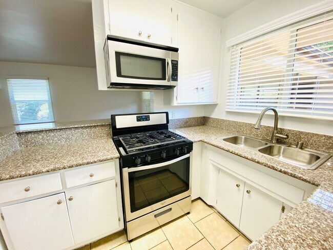 Building Photo - 2956-2958 S Robertson Blvd