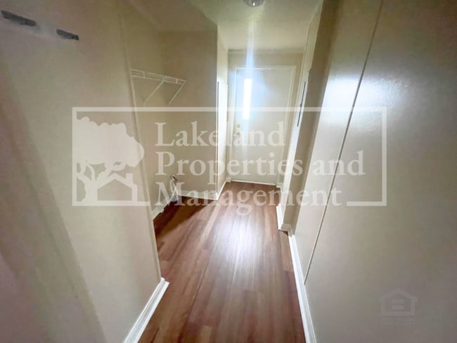 Building Photo - 340 S Hankin Rd