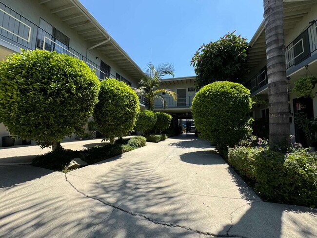 Building Photo - Newly remodeled studio in a gated building with pool and laundry room!