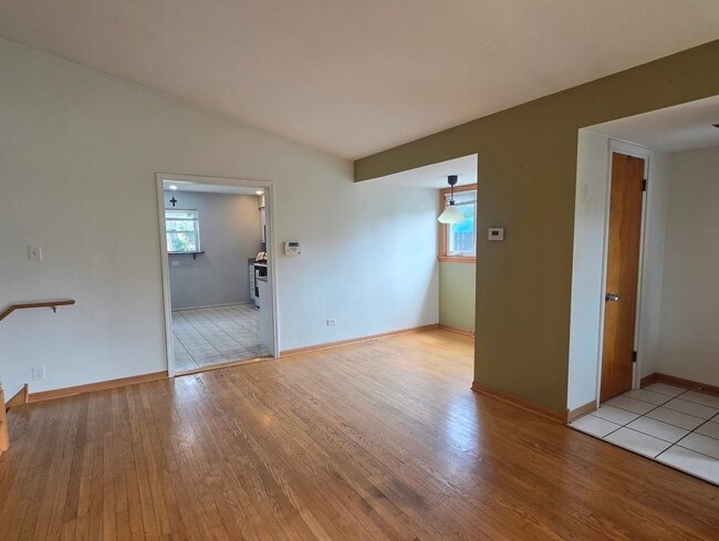 Building Photo - 8418 W Crain St