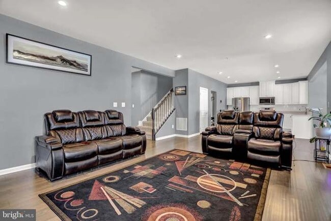 Building Photo - 1704 Scenic Manor Dr
