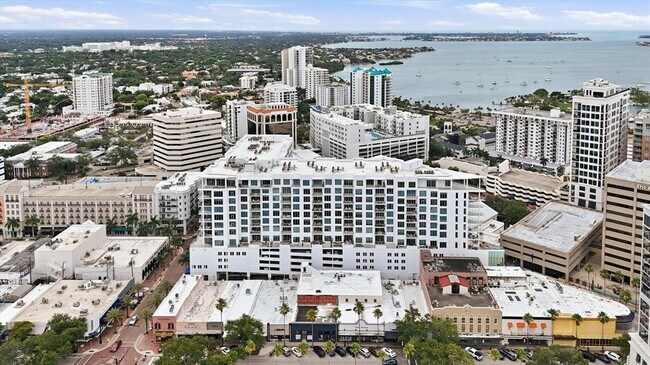 Building Photo - 111 S Pineapple Ave