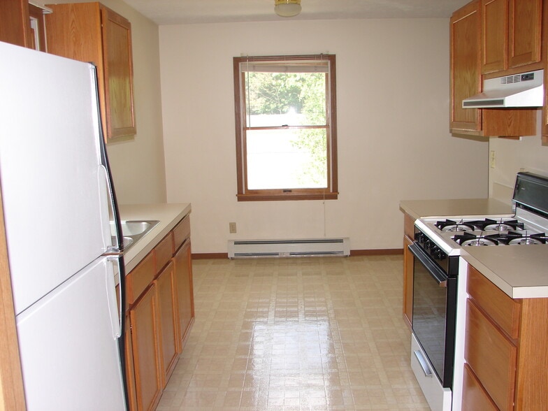 Kitchen & Dinning Rm. - 4434 Manhattan W
