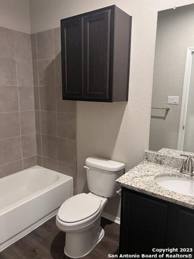 Building Photo - Beautiful Duplex in Seguin!