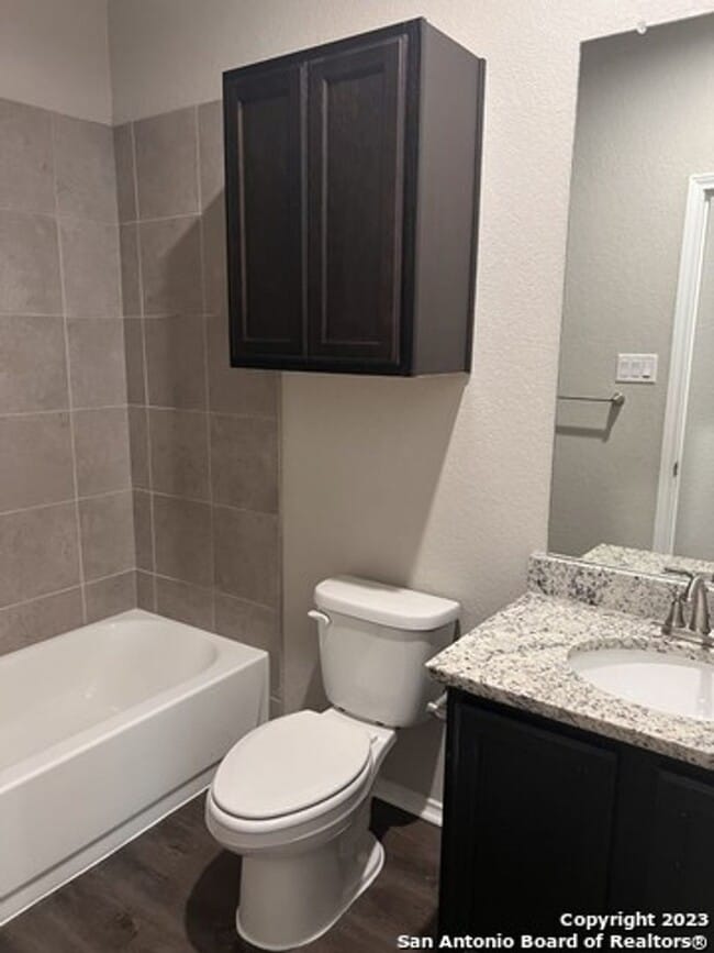 Building Photo - Luxury 3/2 Duplex in Seguin, Texas