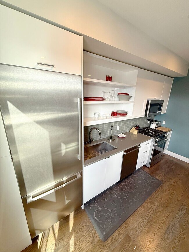 Building Photo - Downtown Luxury Condo Available Furnished or Unfurnished, with Parking