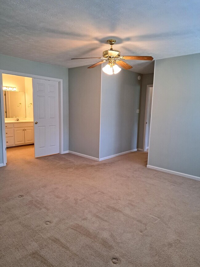 Building Photo - 1908 Joslyn Dr