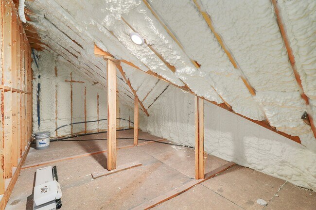 Building Photo - 204 Pineland Dr