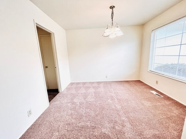 Building Photo - Move-In Ready 4BD/2BA Single Story, Ranch-...