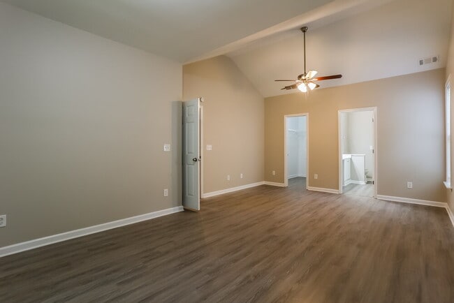 Building Photo - 2839 Stonewall Ln SW