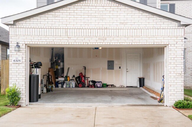 Building Photo - 6305 Conestoga Wagon Way