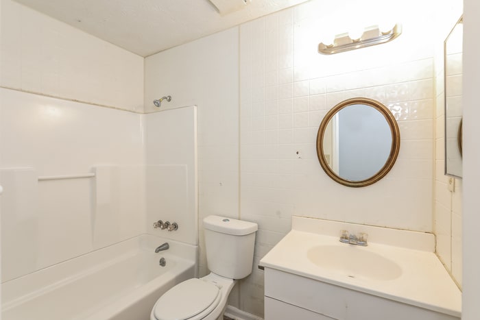 Building Photo - 9370 Woodloop Ct