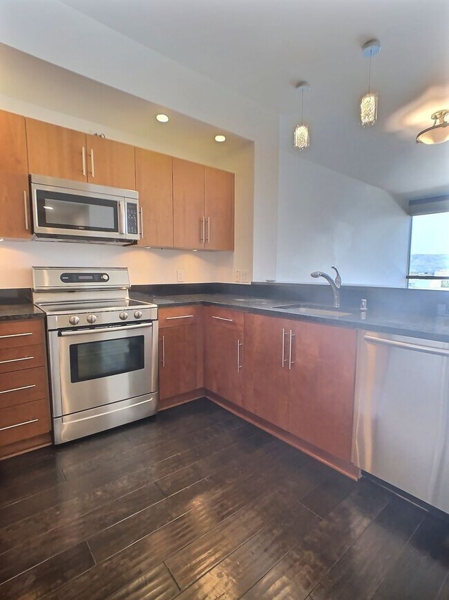 Building Photo - Beautiful 1 Bedroom/1 Bathroom Condo at The 88