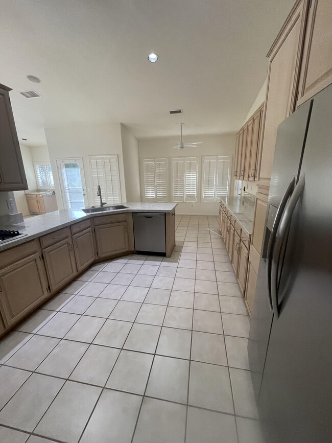 Kitchen - 44425 Kings Canyon Ln