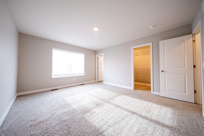 Building Photo - 5109 Mustang Dr