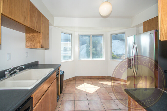 Building Photo - Corona Heights - 3 BR, 2.5 BA Condo 1,586 ...