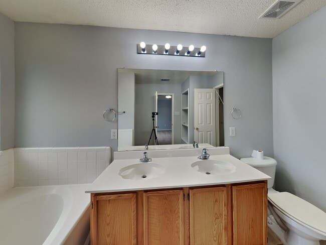 Building Photo - Spacious 3-Bedroom Home with Fireplace & Easy Access to Downtown Fort Worth