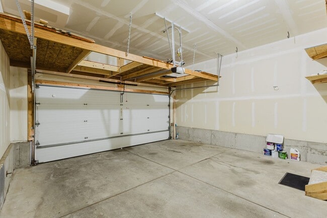 Building Photo - 2656 Champagne Ave