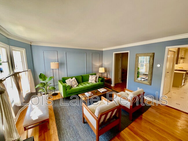 Building Photo - 190 Queen St