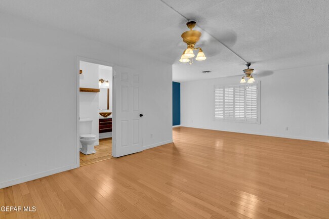 Building Photo - 4200 Wallington Dr