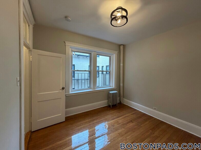 Building Photo - 38 Hemenway St