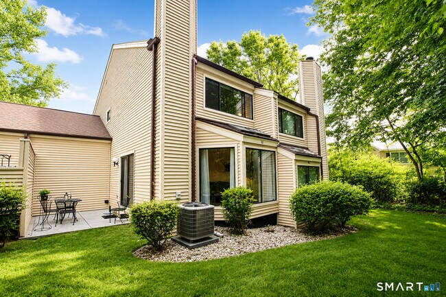 Building Photo - 40 Huntington Ct