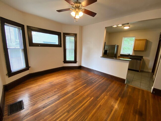 Building Photo - 2257 Indianola Ave