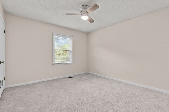 Building Photo - 4 Bedroom 2 Bath Ranch in a cul-de-sac
