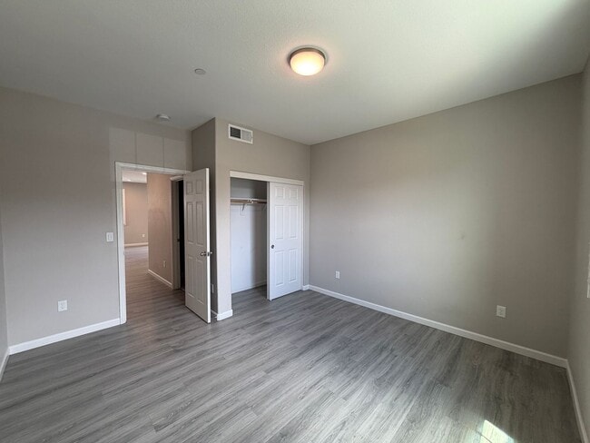 Building Photo - 700 Apricot Cir