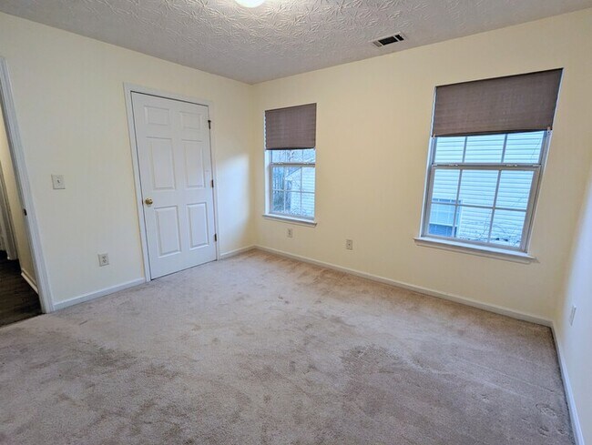 Building Photo - House 3 beds 2.5 baths