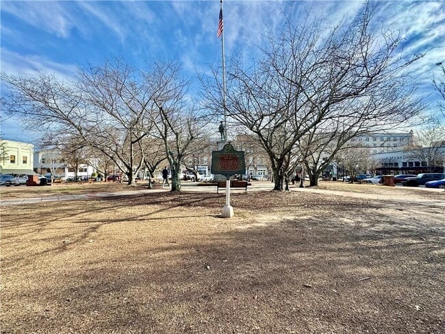 Building Photo - 3012 Orwell Dr SE