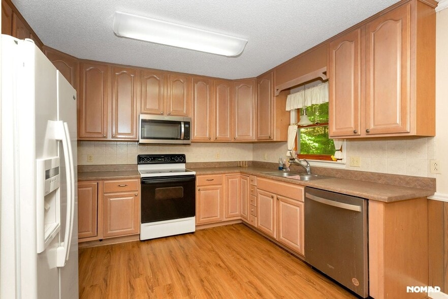 Building Photo - 527 Mountainside Dr