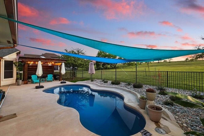 Building Photo - 10701 Los Rios Dr