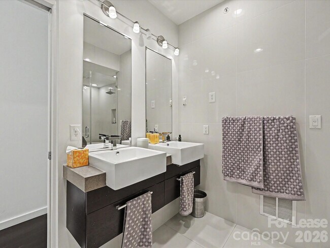 Building Photo - 341 Viburnum Way Ct