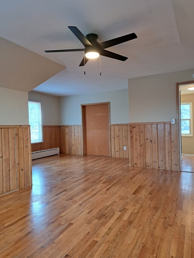 Building Photo - 1029 Yale Ave