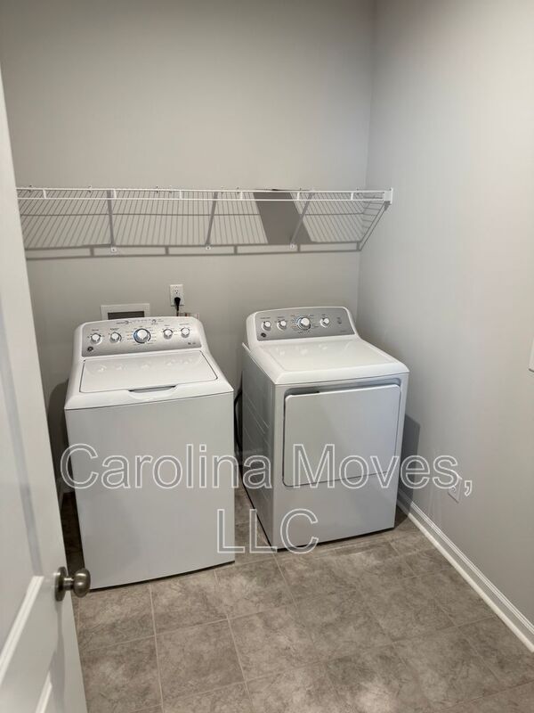 Building Photo - 417 Mariene Dr