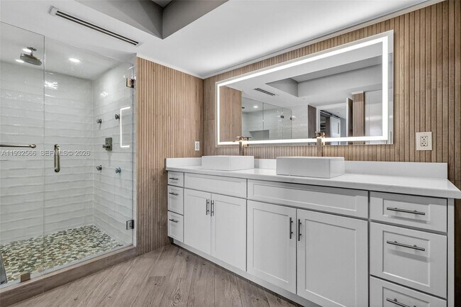 Building Photo - 16711 Collins Ave