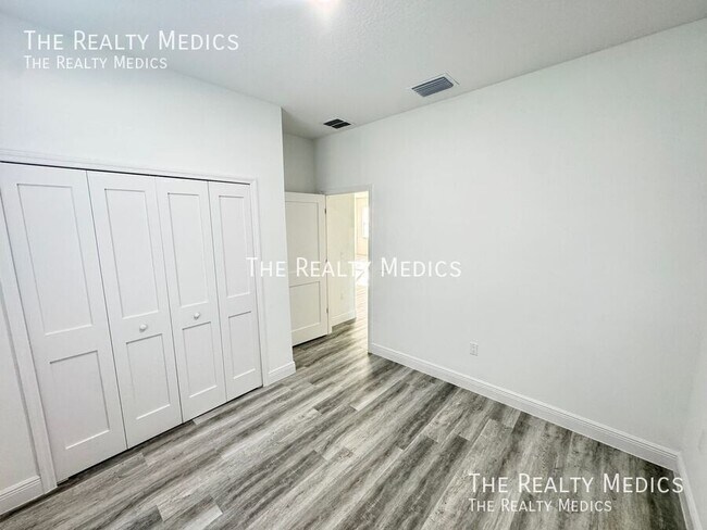 Building Photo - 310 Dogfish Way