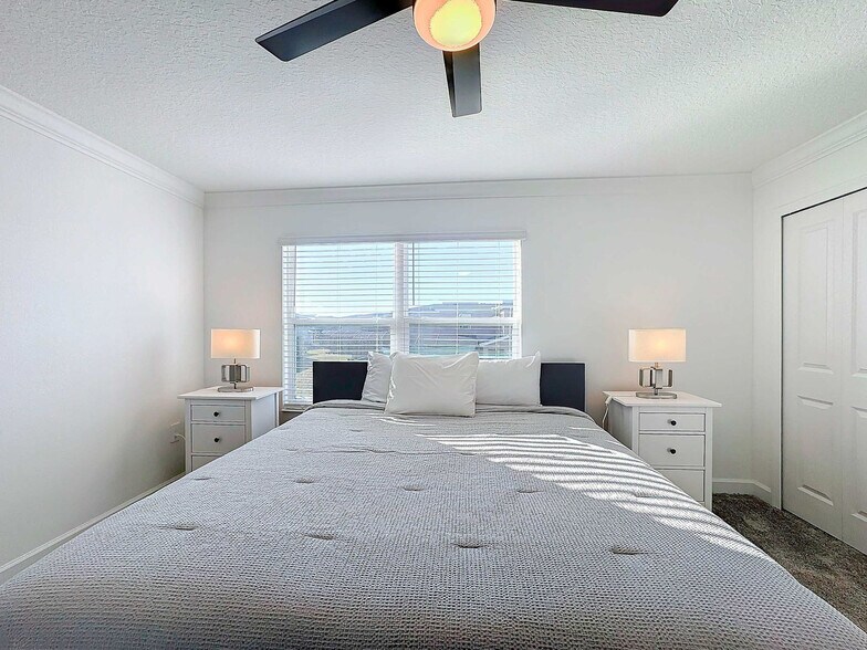 Building Photo - 2701 Scrapbook St