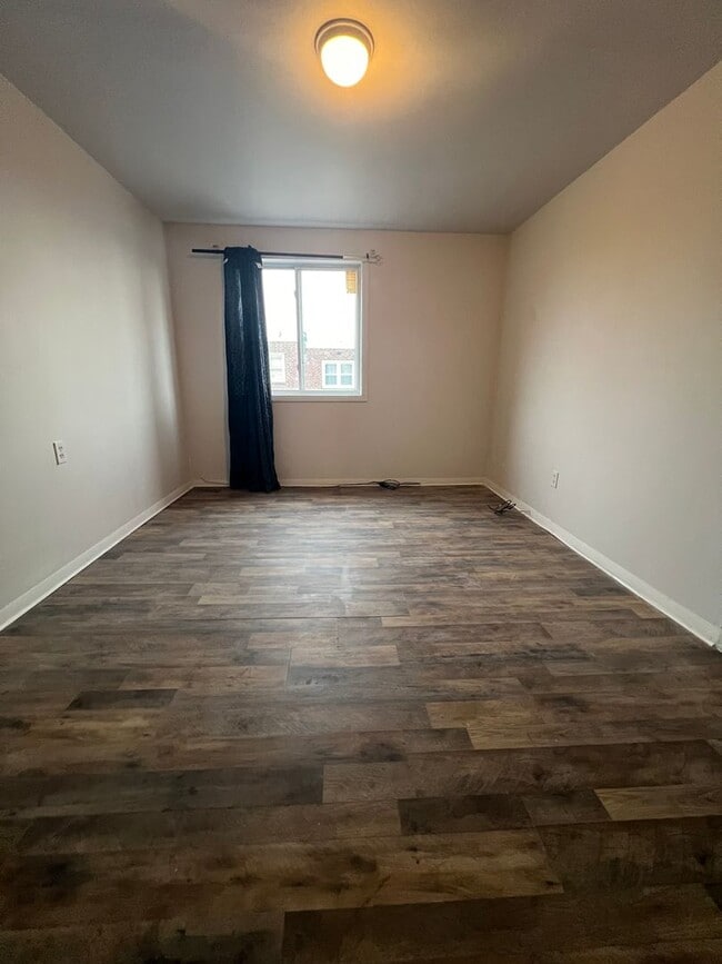 Building Photo - Stunning 3-Bedroom Townhome in Overbrook Park with Finished Basement! Available mid-March!