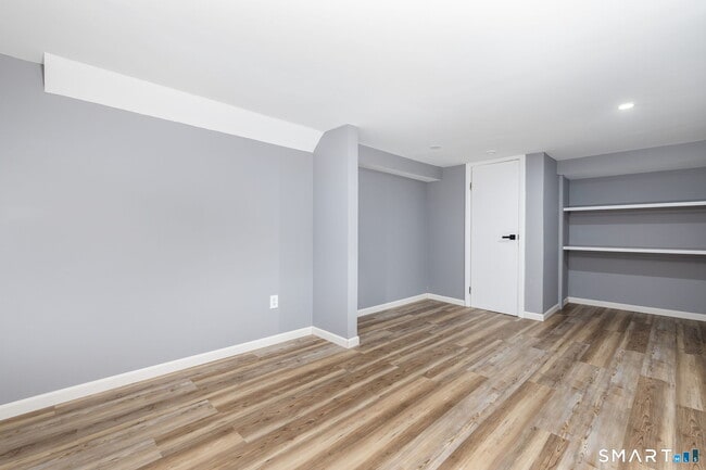 Building Photo - 555 Graham Rd