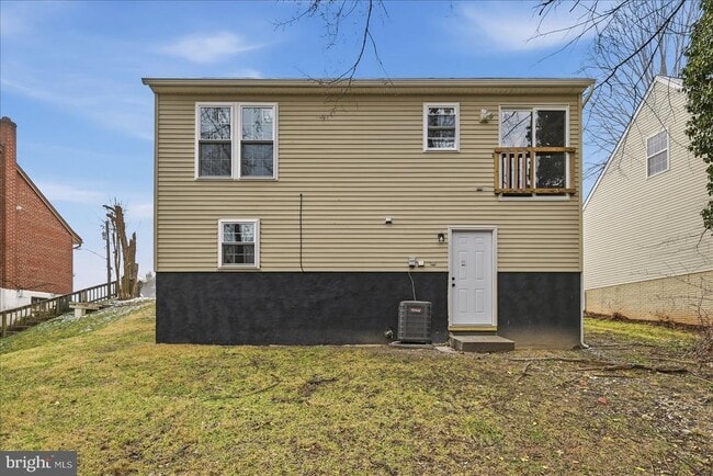 Building Photo - 6915 Adel St