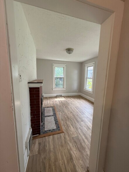 Building Photo - 26 10th St SW