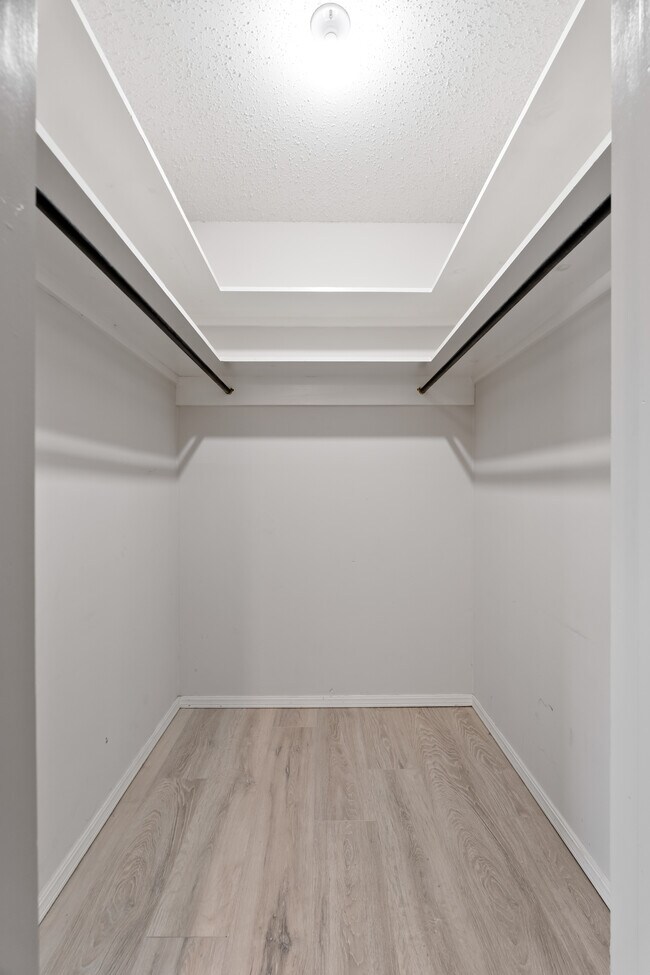 Building Photo - 506 Jenny Wren St
